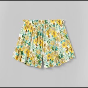✨NWT✨High-Waisted Flutter Shorts - Green Floral